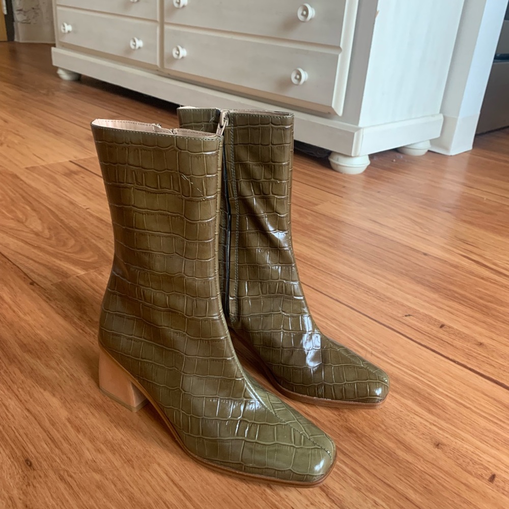 Paloma Wool Embossed Leather Green Leather Boots Square Toe Box Heel Zip Closure